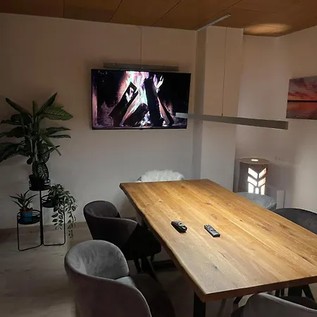 Stilvolle 90qm Mit Wintergarten Appartement *